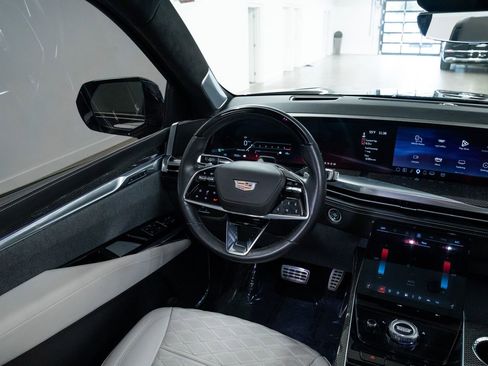 Used 2025 Cadillac Escalade V image 11