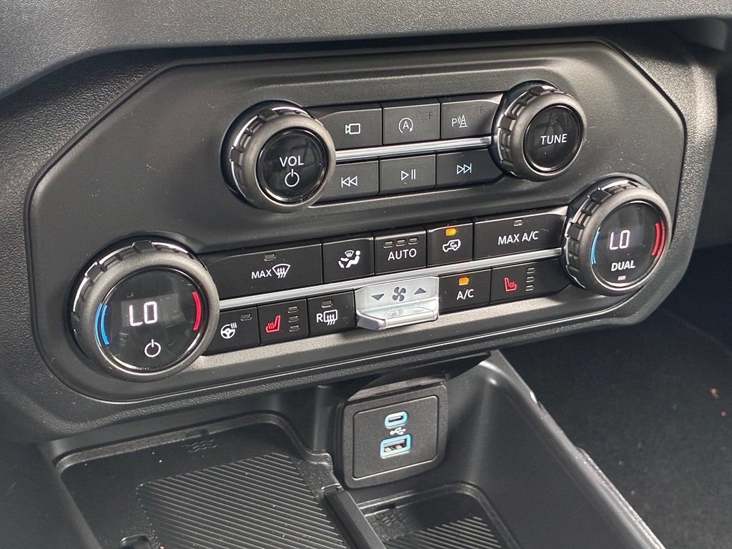 Used 2025 Ford Bronco Outer Banks AWD/4WD image 25
