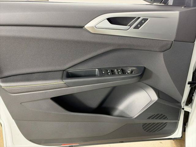New 2027 Volkswagen Taos Sport AWD/4WD image 17