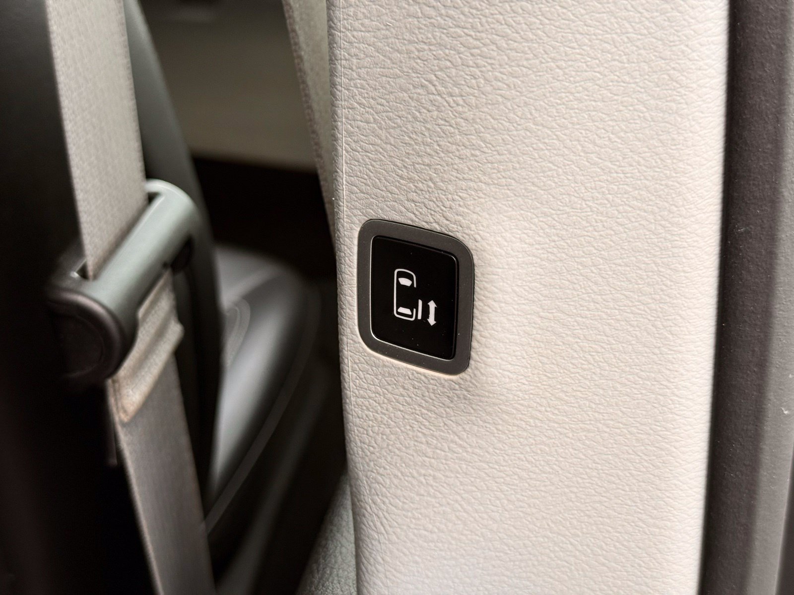Used 2023 Chrysler Pacifica Touring-L FWD image 28