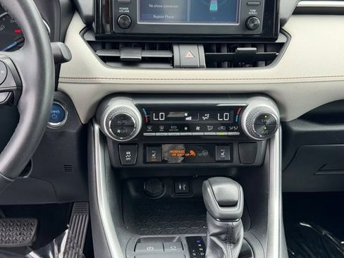 Certified 2019 Toyota RAV4 XLE w/ Convenience Package AWD/4WD image 17