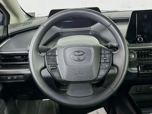 Used 2025 Toyota Prius LE image 18