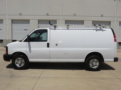 Used 2015 Chevrolet Express 2500 RWD image 5