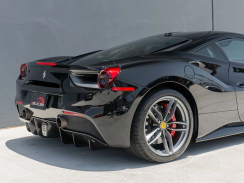 Used 2018 Ferrari 488 GTB RWD image 40