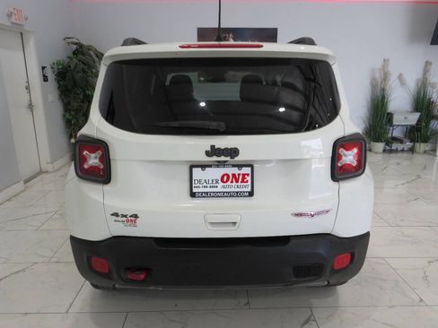 Used 2018 Jeep Renegade Trailhawk AWD/4WD image 3