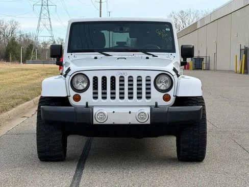 Used 2013 Jeep Wrangler Unlimited Sahara w/ Dual Top Group AWD/4WD image 31