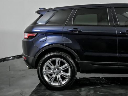 Used 2018 Land Rover Range Rover Evoque SE Premium image 11