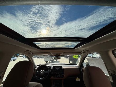 New 2025 Nissan Pathfinder Platinum w/ Black Appearance Package image 19