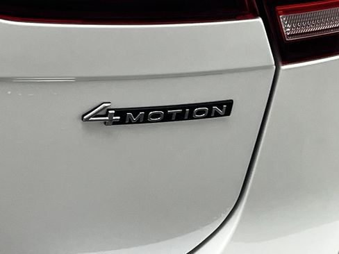 Used 2024 Volkswagen Tiguan SE R-Line image 29