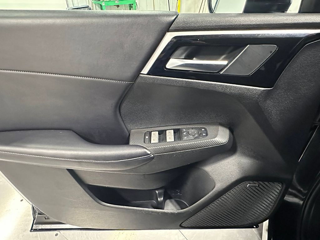 Used 2025 Mitsubishi Outlander AWD image 21
