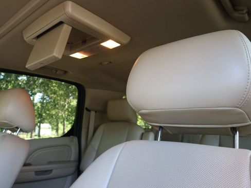 Used 2012 Cadillac Escalade ESV Premium AWD/4WD image 41