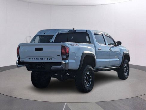 Used 2019 Toyota Tacoma TRD Off-Road AWD/4WD image 5