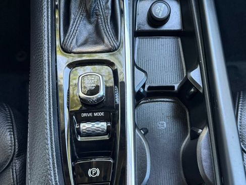 Used 2018 Volvo XC90 T6 Momentum w/ Convenience Package AWD/4WD image 35