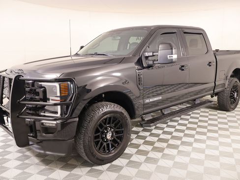 Used 2022 Ford F250 Lariat w/ Black Appearance Package image 11
