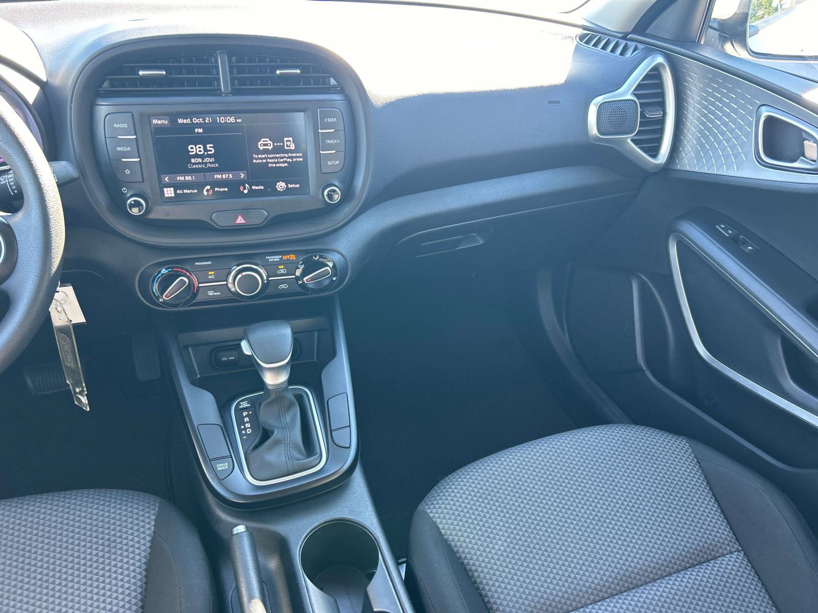 Used 2025 Kia Soul LX w/ LX Technology Package FWD image 13