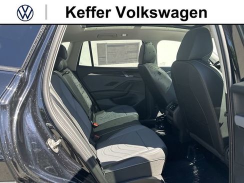 New 2026 Volkswagen Tiguan SE FWD image 27