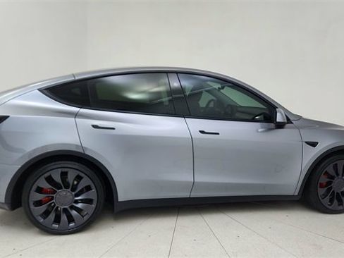 Used 2025 Tesla Model Y Performance image 6