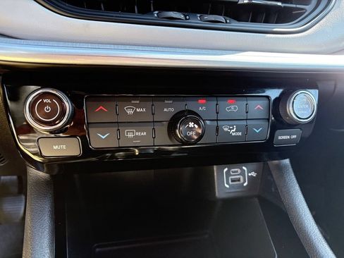 Used 2025 Jeep Compass Limited AWD/4WD image 18