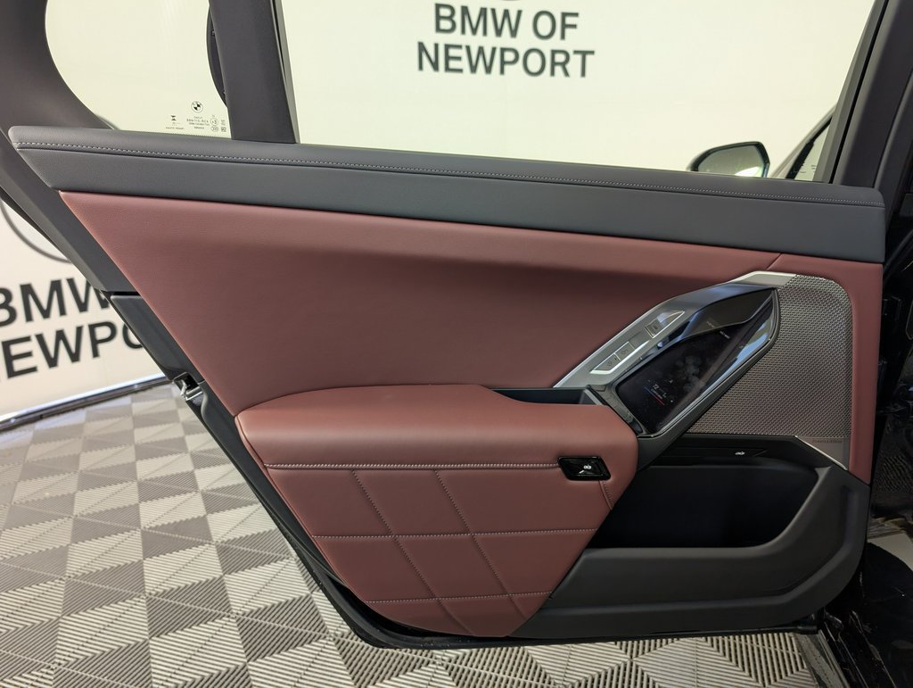 Used 2026 BMW i7 xDrive60 w/ Premium Package AWD/4WD image 17