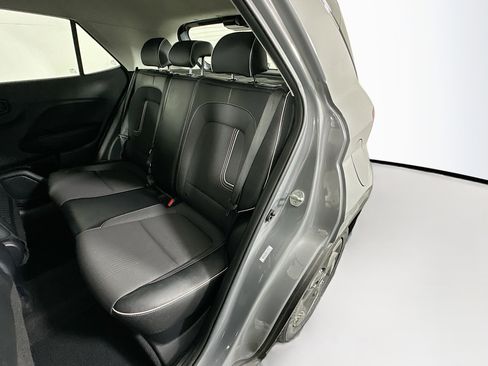 Used 2022 Hyundai Venue Limited image 26