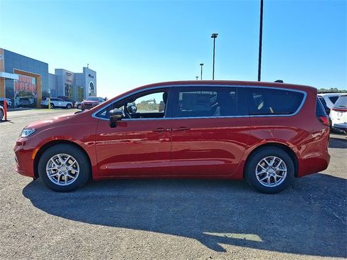 New 2026 Chrysler Pacifica Select image 7