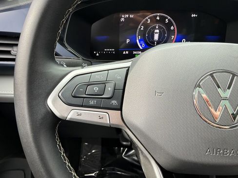 Used 2024 Volkswagen Taos SE image 16