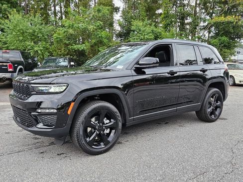 New 2025 Jeep Grand Cherokee Limited w/ Luxury Tech Group II RWD image 3
