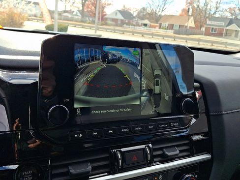 New 2025 Nissan Pathfinder SL image 13