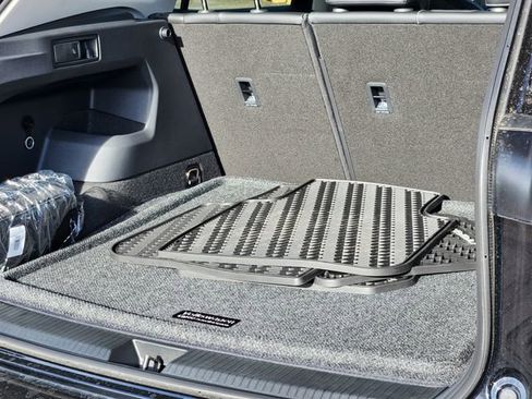 New 2025 Volkswagen Tiguan SE image 30