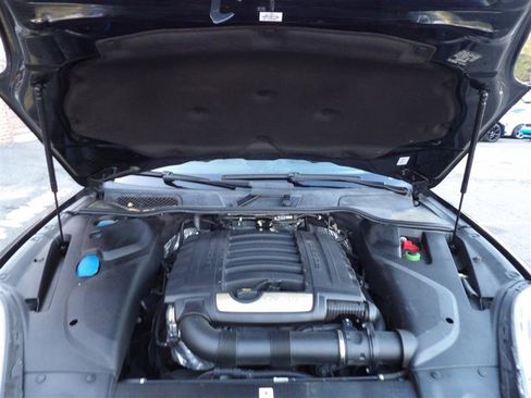 Used 2016 Porsche Cayenne image 3