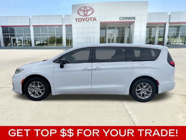Used 2024 Chrysler Pacifica Touring-L FWD image 2