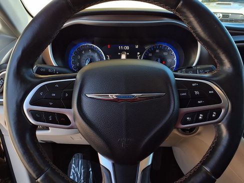 Used 2017 Chrysler Pacifica Touring-L Plus image 11