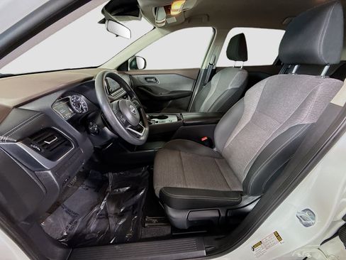 Used 2022 Nissan Rogue S image 22