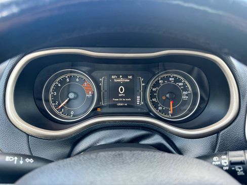 Used 2018 Jeep Cherokee Latitude w/ Altitude Package AWD/4WD image 13