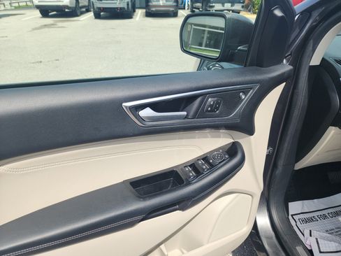 Used 2020 Ford Edge Titanium w/ Equipment Group 301A FWD image 11