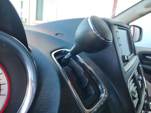 Used 2019 Dodge Grand Caravan SE w/ UConnect Hands-Free Group image 25