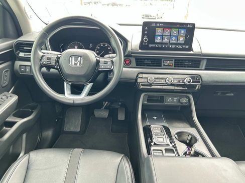 Used 2025 Honda Pilot Touring image 23