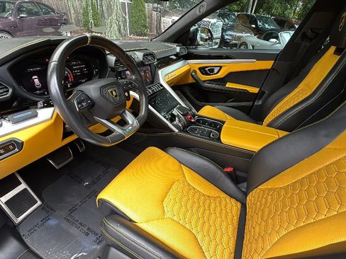 Used 2019 Lamborghini Urus AWD/4WD image 21