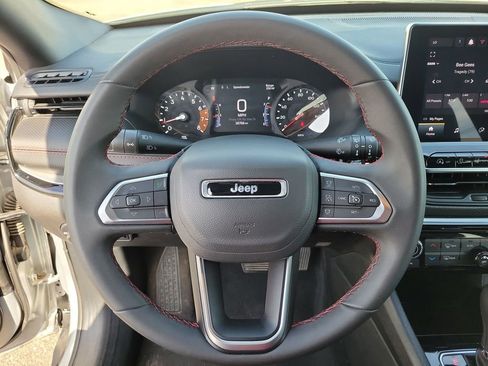 Used 2025 Jeep Compass Trailhawk AWD/4WD image 21
