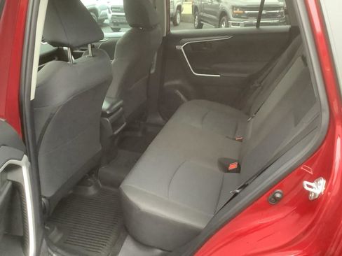 Used 2021 Toyota RAV4 LE image 10