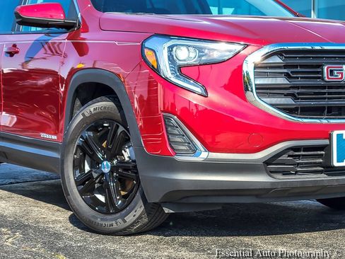 Used 2021 GMC Terrain SLE w/ Driver Convenience Package FWD image 3