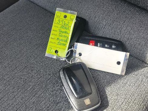 Used 2022 Toyota Camry LE image 19