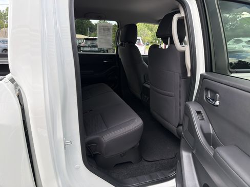 Certified 2023 Nissan Frontier SV w/ SV Convenience Package AWD/4WD image 10