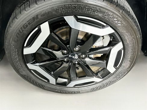 Used 2025 Kia Telluride S FWD image 11