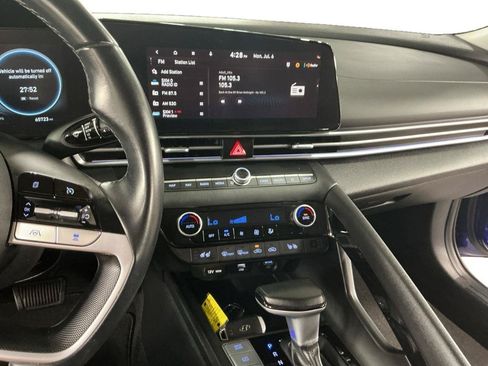 Certified 2023 Hyundai Elantra Limited FWD image 7