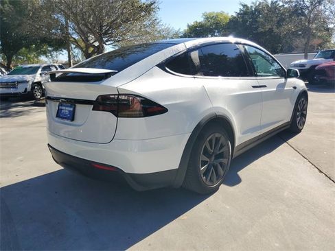 Used 2023 Tesla Model X image 3