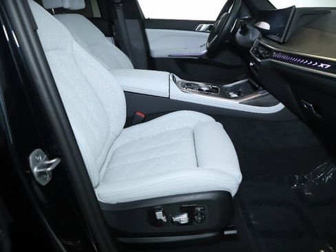 Certified 2025 BMW X7 xDrive40i w/ M Sport Package image 38