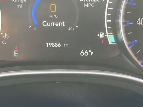Certified 2024 Chrysler Pacifica Touring-L FWD image 30