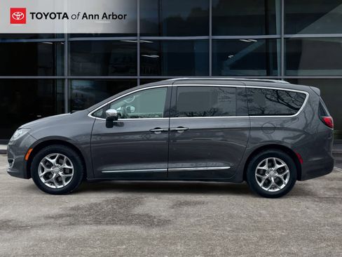 Used 2019 Chrysler Pacifica Limited image 10