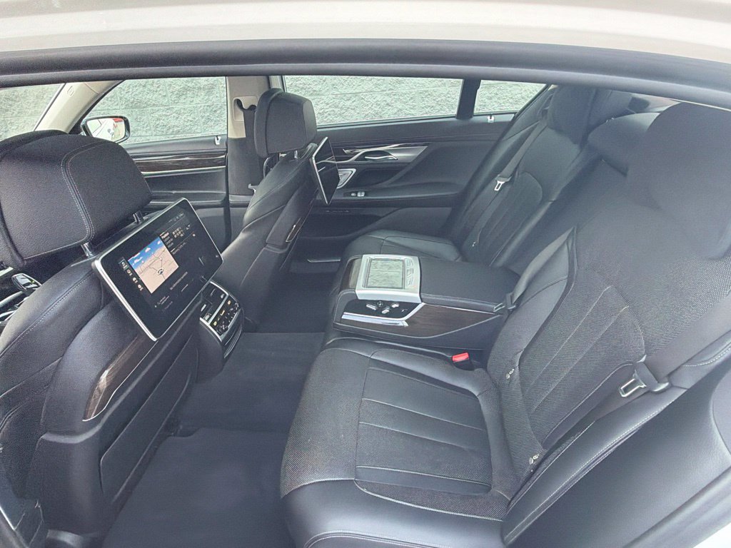 Used 2020 BMW 745e xDrive AWD/4WD image 11